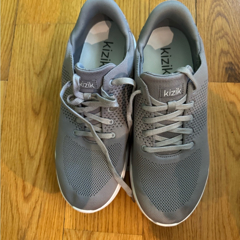 Gray Lightweight Mesh Sneakers for Everyday Wear